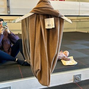 Beyond Yoga circle infinity scarf